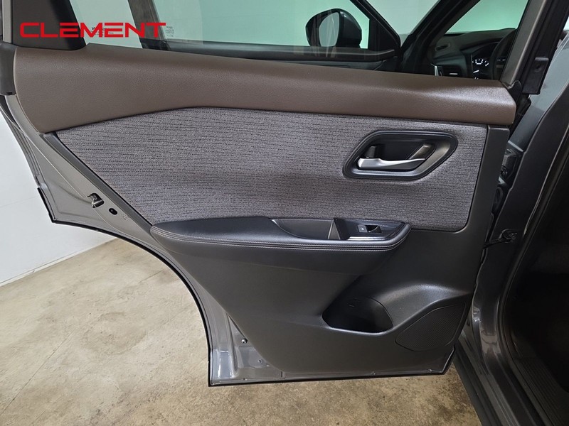 Nissan Rogue Vehicle Image 26