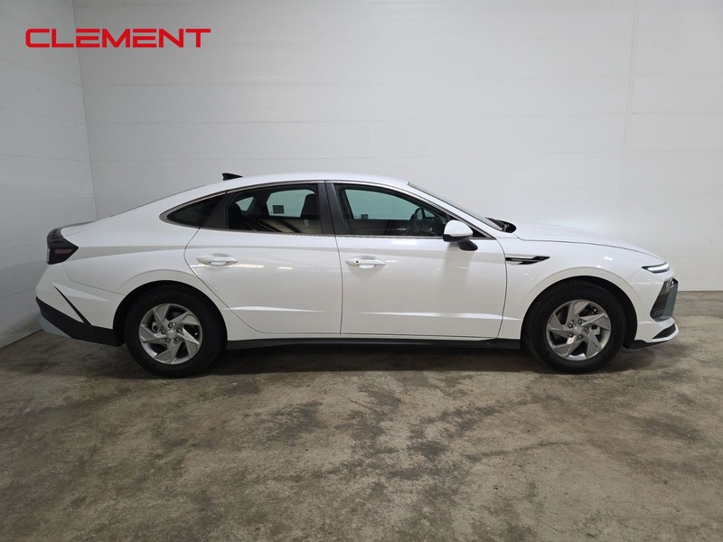 Hyundai Sonata Vehicle Image 04