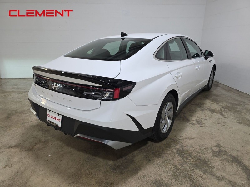 Hyundai Sonata Vehicle Image 06