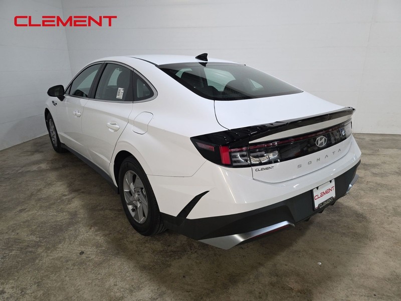 Hyundai Sonata Vehicle Image 08