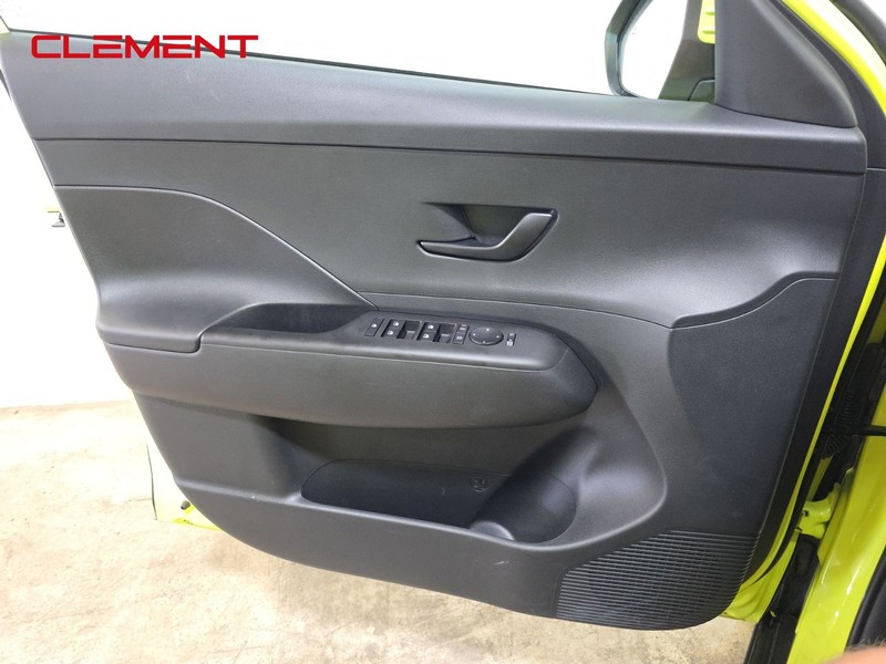 Hyundai Kona Vehicle Image 24