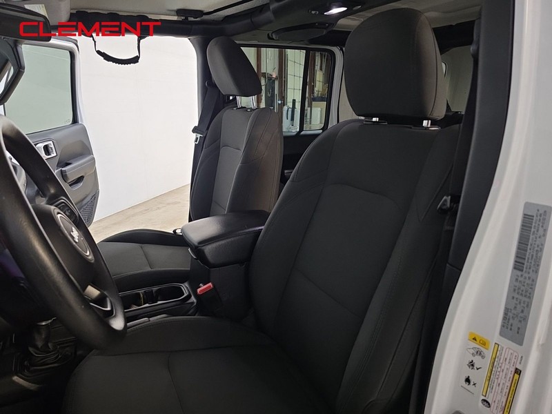 Jeep Wrangler Unlimited Vehicle Image 23