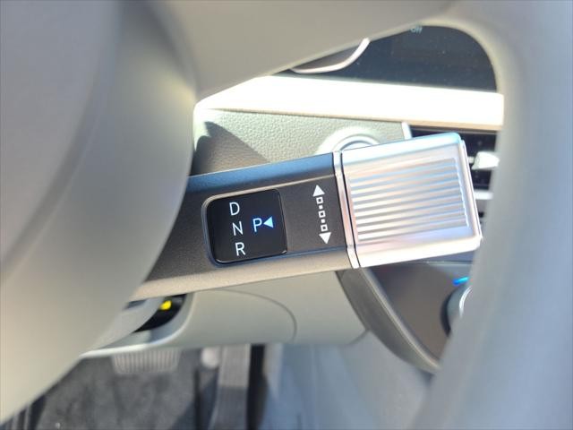 Hyundai Sonata Hybrid Vehicle Full-screen Gallery Image 15