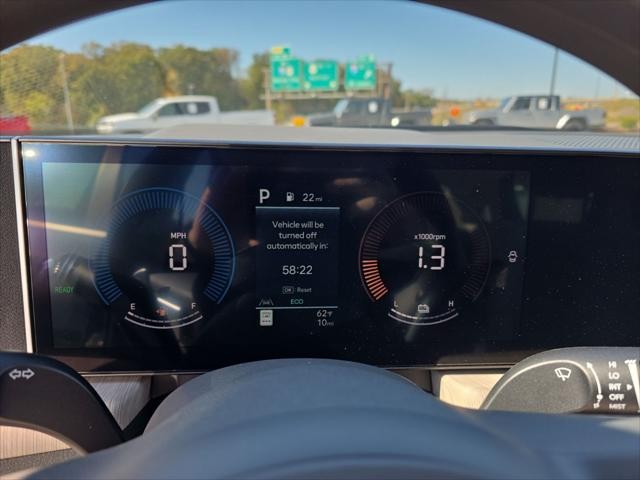 Hyundai Sonata Hybrid Vehicle Full-screen Gallery Image 16