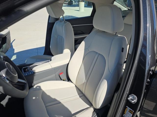 Hyundai Sonata Hybrid Vehicle Full-screen Gallery Image 26