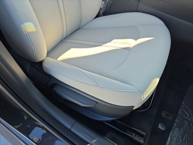 Hyundai Sonata Hybrid Vehicle Full-screen Gallery Image 31