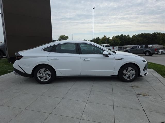 Hyundai Sonata Vehicle Full-screen Gallery Image 4