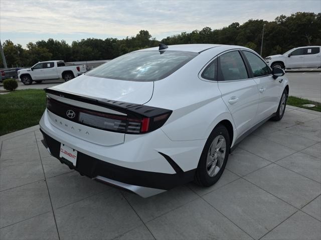 Hyundai Sonata Vehicle Full-screen Gallery Image 6