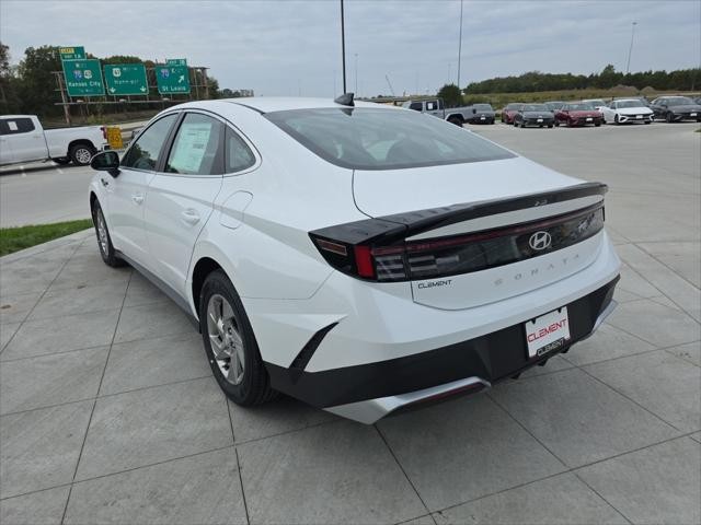 Hyundai Sonata Vehicle Full-screen Gallery Image 8