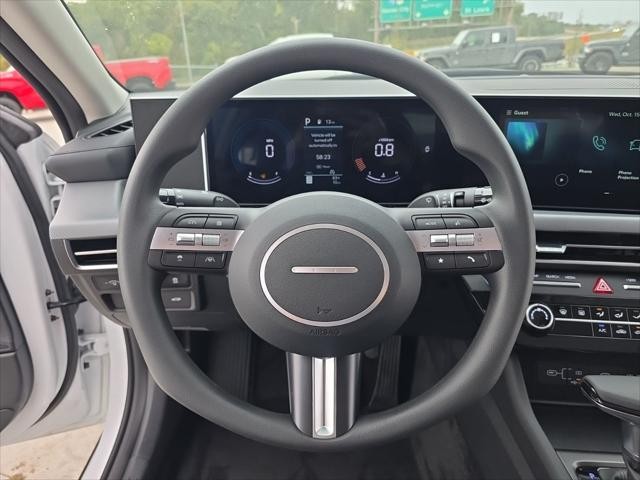 Hyundai Sonata Vehicle Full-screen Gallery Image 14