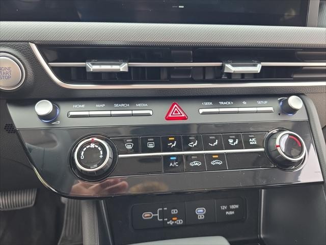 Hyundai Sonata Vehicle Full-screen Gallery Image 22