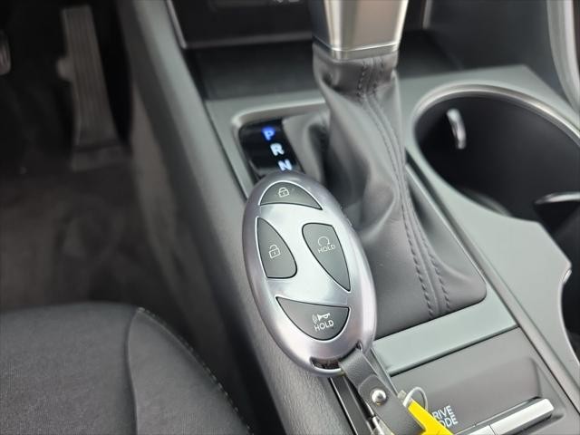 Hyundai Sonata Vehicle Full-screen Gallery Image 24