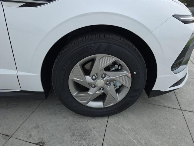 Hyundai Sonata Vehicle Full-screen Gallery Image 35