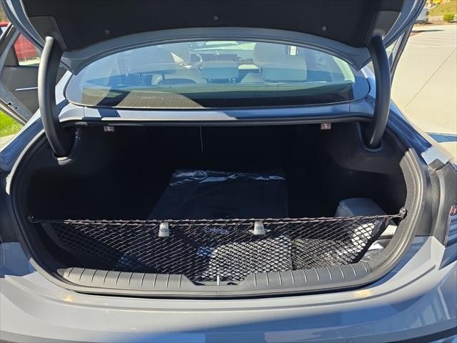 Hyundai Sonata Hybrid Vehicle Full-screen Gallery Image 9