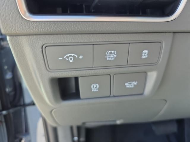 Hyundai Sonata Hybrid Vehicle Full-screen Gallery Image 12