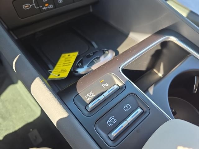 Hyundai Sonata Hybrid Vehicle Full-screen Gallery Image 23