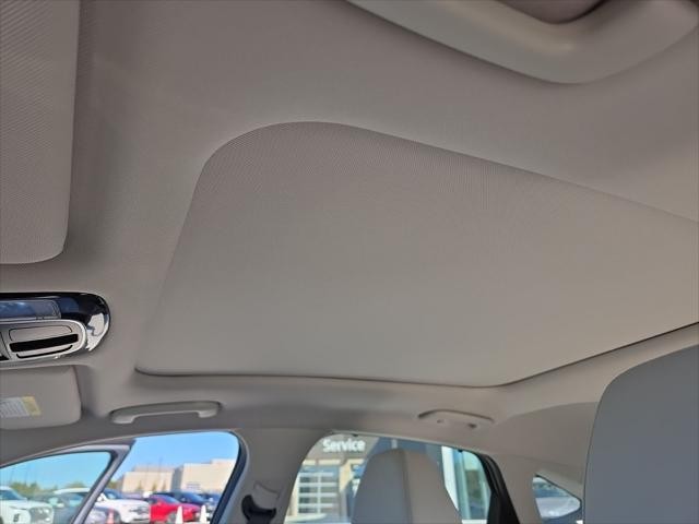 Hyundai Sonata Hybrid Vehicle Full-screen Gallery Image 24