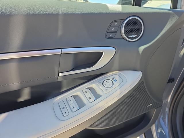 Hyundai Sonata Hybrid Vehicle Full-screen Gallery Image 25