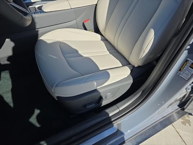 Hyundai Sonata Hybrid Vehicle Full-screen Gallery Image 27