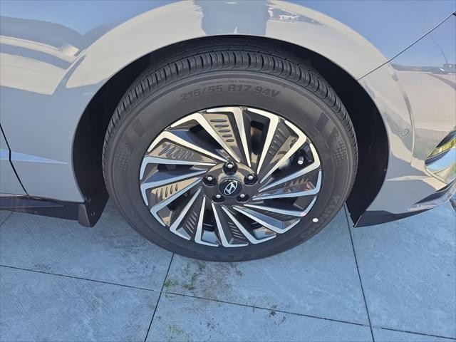 Hyundai Sonata Hybrid Vehicle Full-screen Gallery Image 34