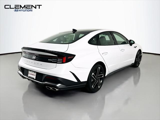 Hyundai Sonata Vehicle Full-screen Gallery Image 6