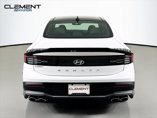 Hyundai Sonata Vehicle Full-screen Gallery Image 7