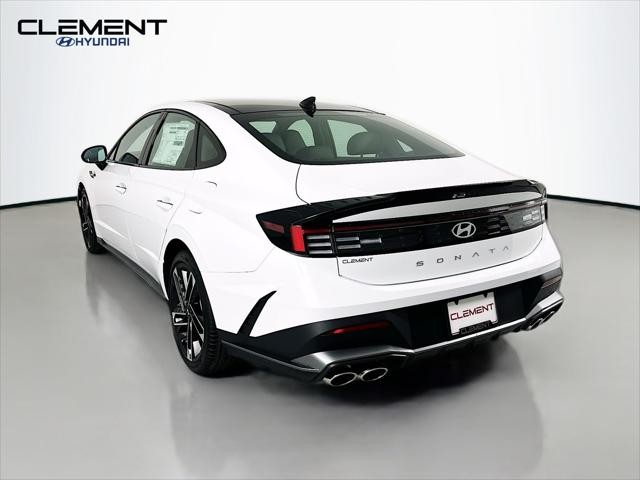 Hyundai Sonata Vehicle Full-screen Gallery Image 8