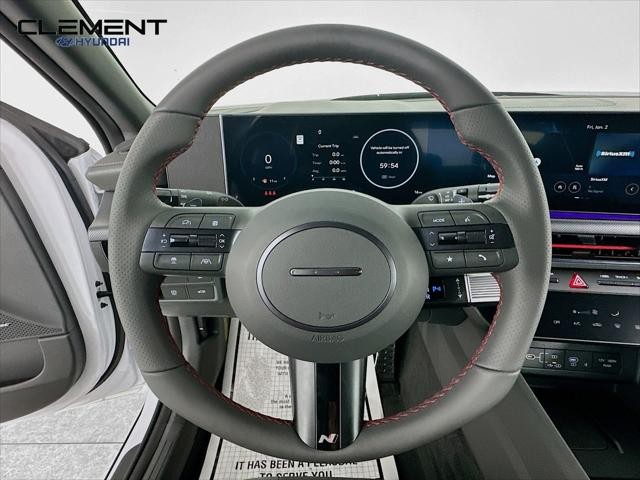 Hyundai Sonata Vehicle Full-screen Gallery Image 13