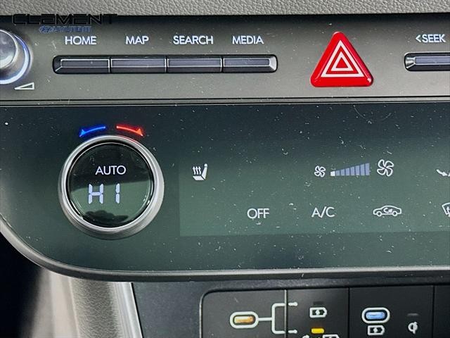 Hyundai Sonata Vehicle Full-screen Gallery Image 20