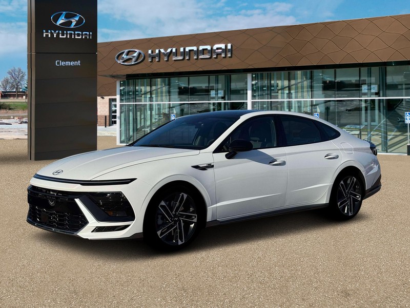 Hyundai Sonata Vehicle Full-screen Gallery Image 2