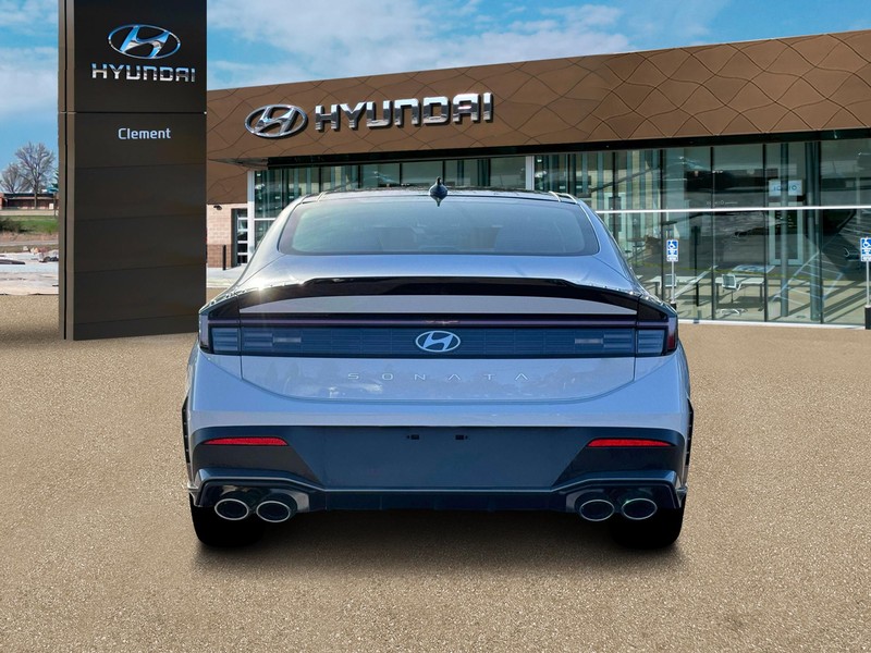 Hyundai Sonata Vehicle Full-screen Gallery Image 6