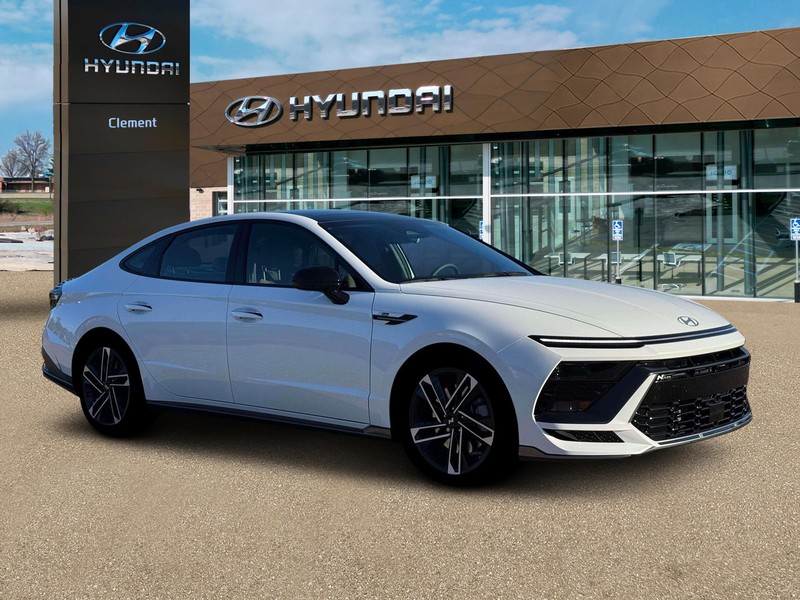 Hyundai Sonata Vehicle Full-screen Gallery Image 10