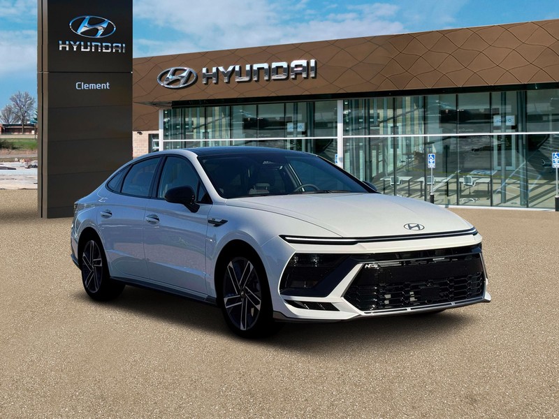 Hyundai Sonata Vehicle Full-screen Gallery Image 11