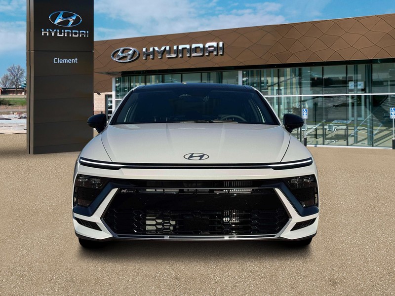 Hyundai Sonata Vehicle Full-screen Gallery Image 12