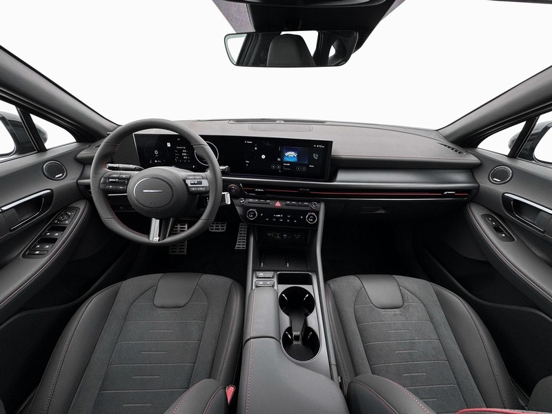 Hyundai Sonata Vehicle Full-screen Gallery Image 13