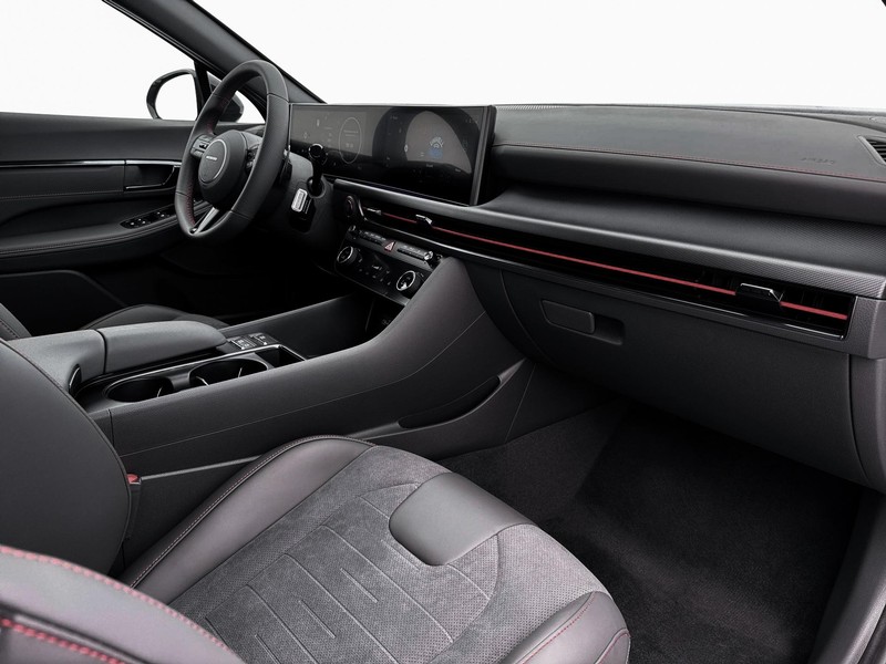 Hyundai Sonata Vehicle Full-screen Gallery Image 15