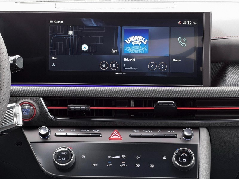 Hyundai Sonata Vehicle Full-screen Gallery Image 19