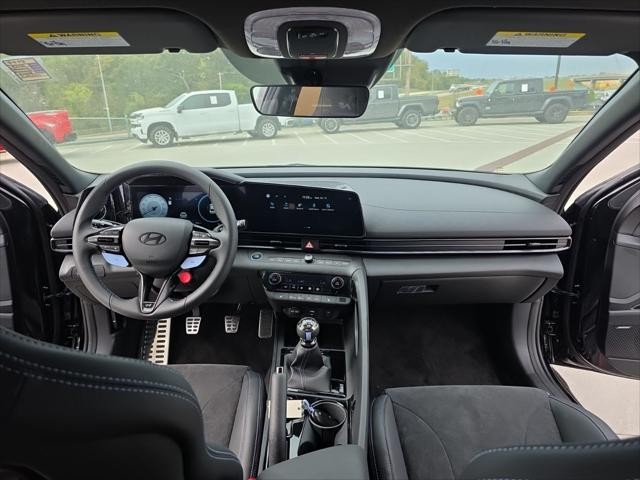 Hyundai Elantra N Vehicle Full-screen Gallery Image 11