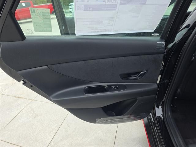 Hyundai Elantra N Vehicle Full-screen Gallery Image 32