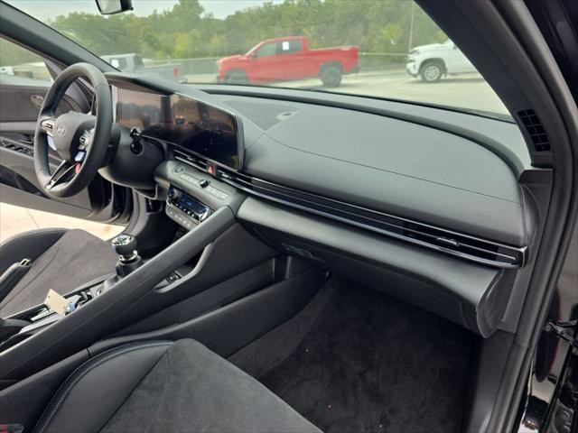 Hyundai Elantra N Vehicle Full-screen Gallery Image 36