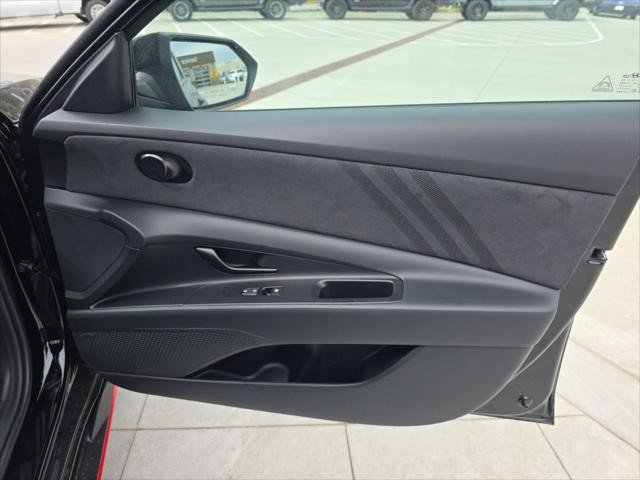 Hyundai Elantra N Vehicle Full-screen Gallery Image 37