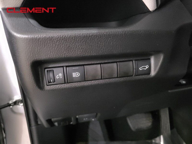 Toyota RAV4 Vehicle Image 11