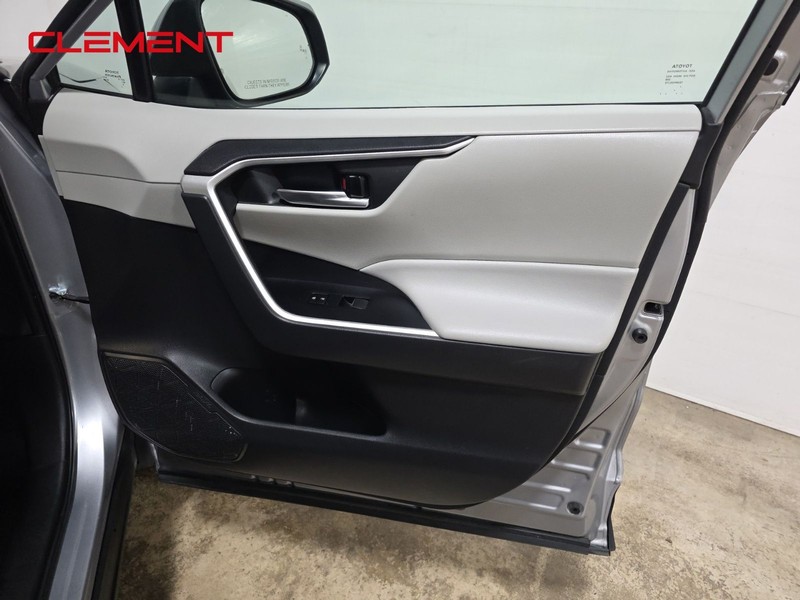 Toyota RAV4 Vehicle Image 32