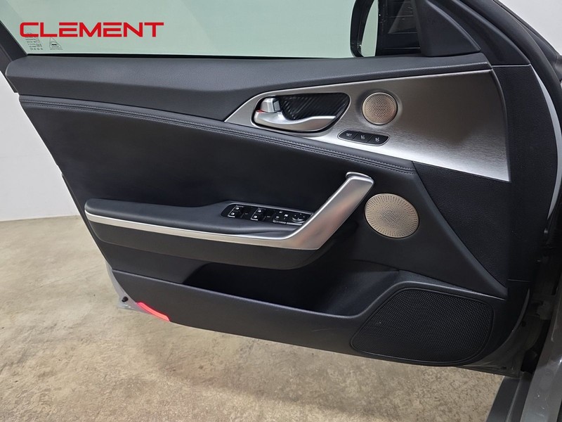 Kia Stinger Vehicle Image 28