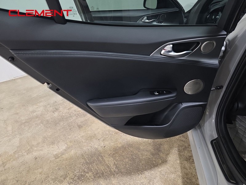 Kia Stinger Vehicle Image 31