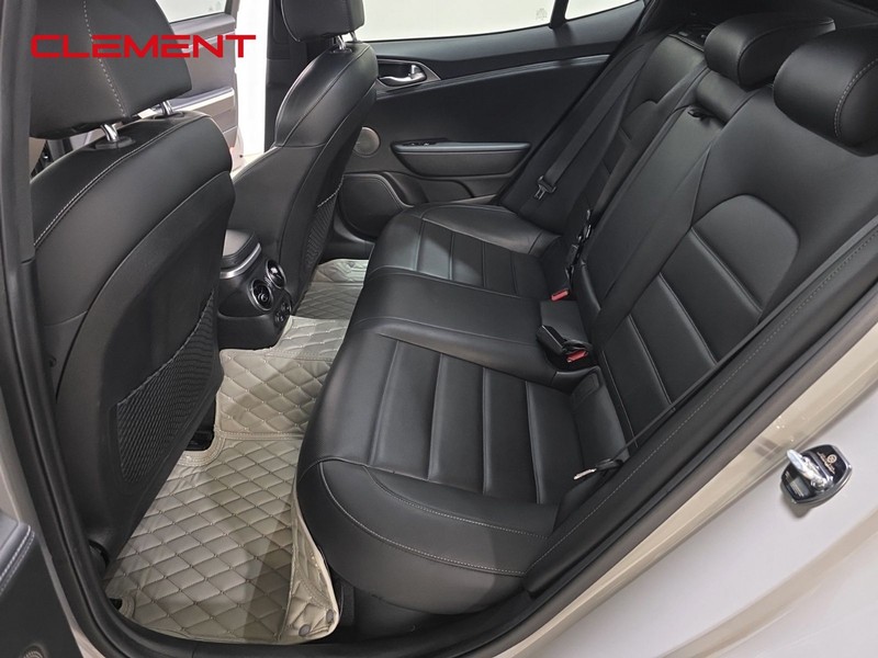 Kia Stinger Vehicle Image 32