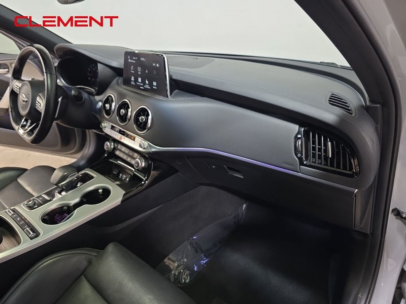 Kia Stinger Vehicle Image 35