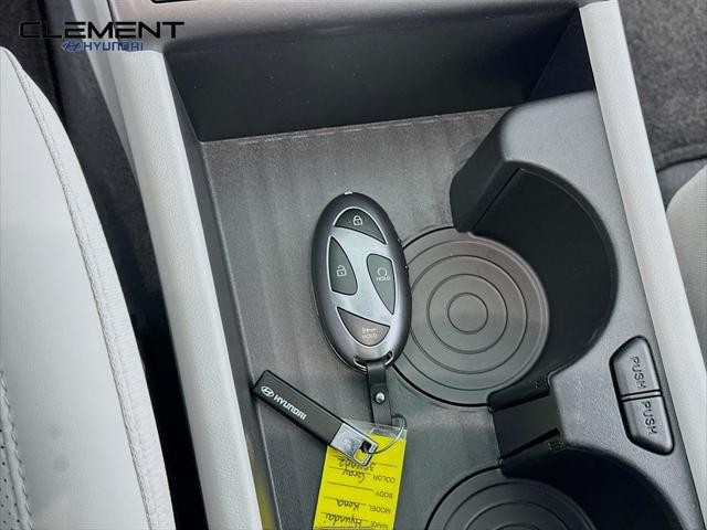 Hyundai Kona Vehicle Full-screen Gallery Image 21