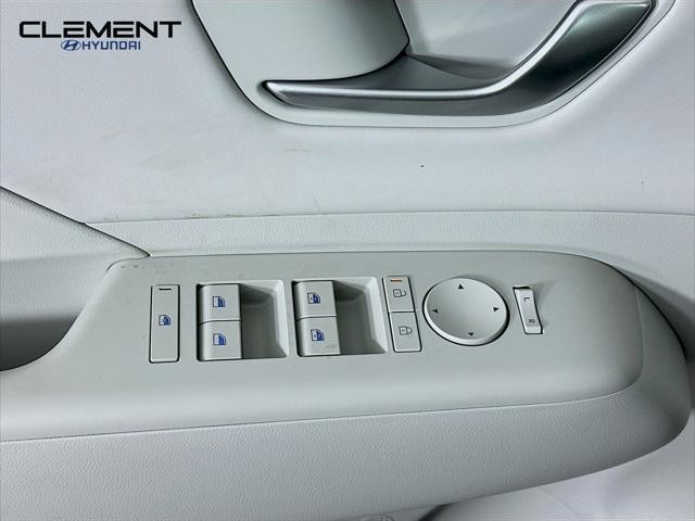 Hyundai Kona Vehicle Full-screen Gallery Image 24