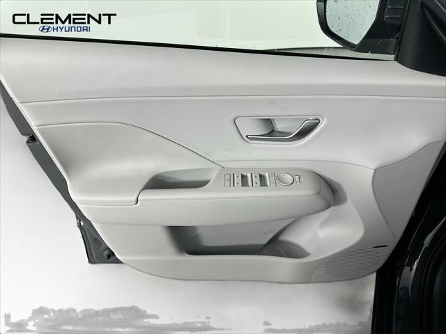 Hyundai Kona Vehicle Full-screen Gallery Image 25